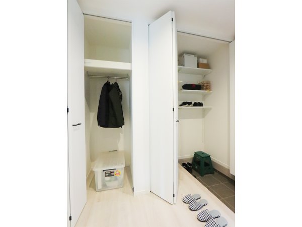 ◇シューズインクローゼット
家族みんなで使えるSIC！
ボールやお砂場セット、アウトドアグッズ、防災用品など
たくさん収納頂けます♪