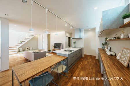 【前田南町モデルハウス】「メリハリ」をテーマにしてご家族のONとOFFが切り替えやすい間取りになっています。家事動線も時短を目指した提案で、家事をされる方には必見のポイントが多く盛り込んであります