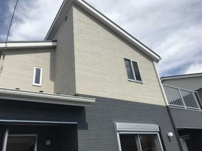 住宅街で見かける 気になる屋根 差し掛け屋根のメリット デメリットとは もっとドモシカを知る ドモシカハウス 高松の圧倒的高性能 低価格注文住宅 新築住宅を建てるなら