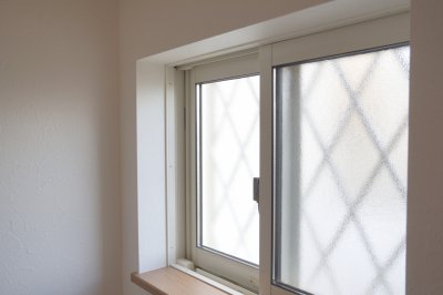 窓の開閉方式・サッシ枠・ガラスの種類と特徴を解説 | 山口県のハウス 