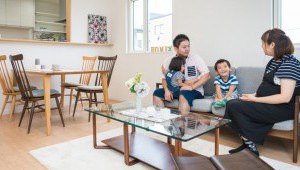【青森こだわり新築住宅】家事ラク動線と収納へのこだわり、 広いリビングで家族がゆったりくつろげる新築住宅【青森のマイホーム施工事例】