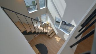 心地よさが広がる吹抜けの家