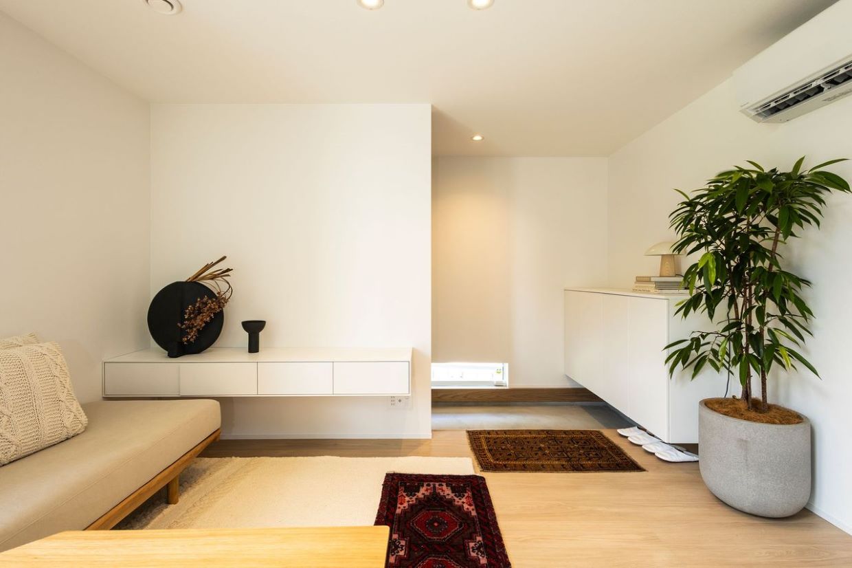 オンオフの切り替えはこの土間から
出入りの際の気持ちのオンオフがしやすく、居心地の良さをより一層感じさせるスペースです