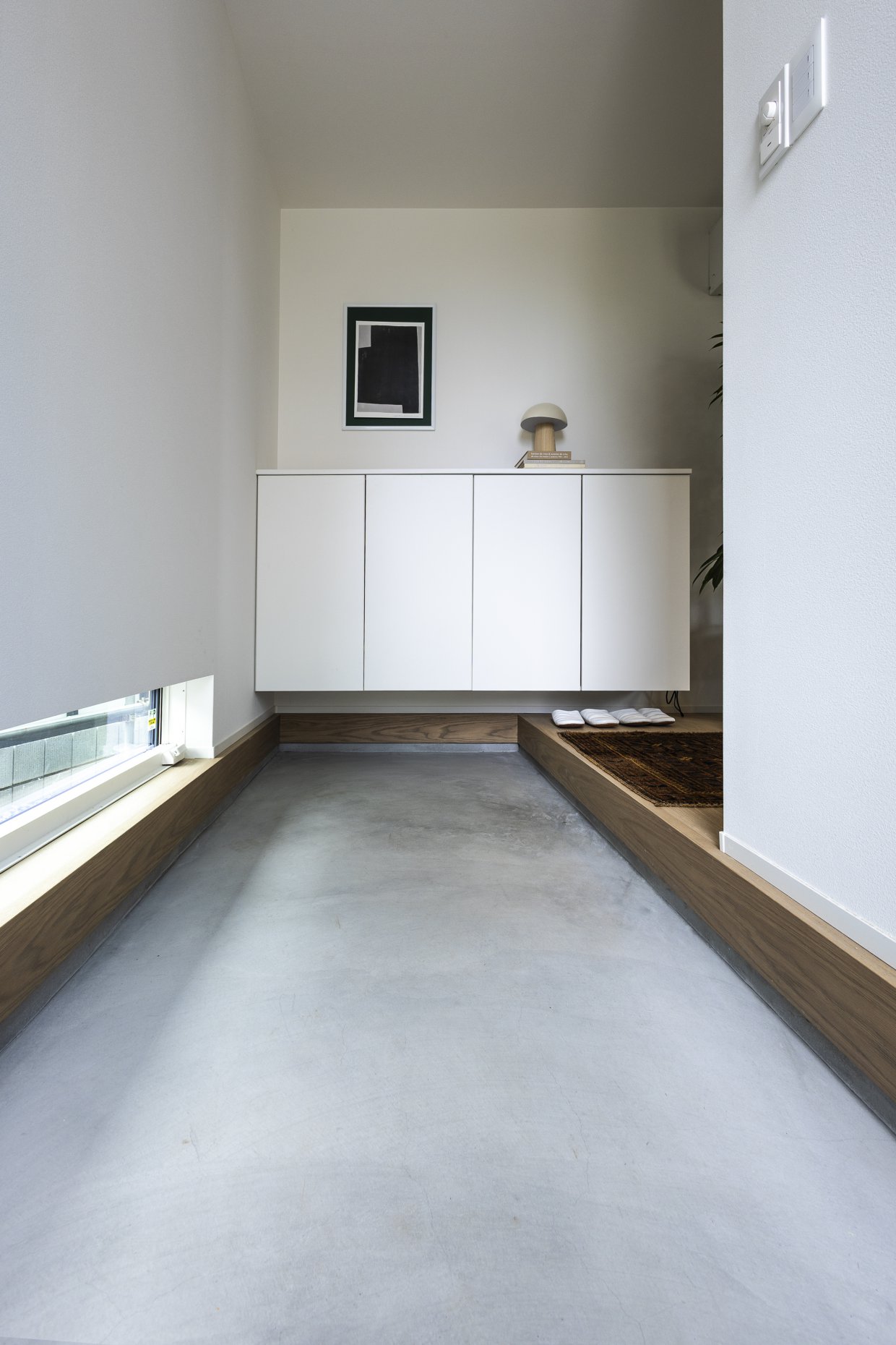 エントランスから一直線に延びた気持の良い土間