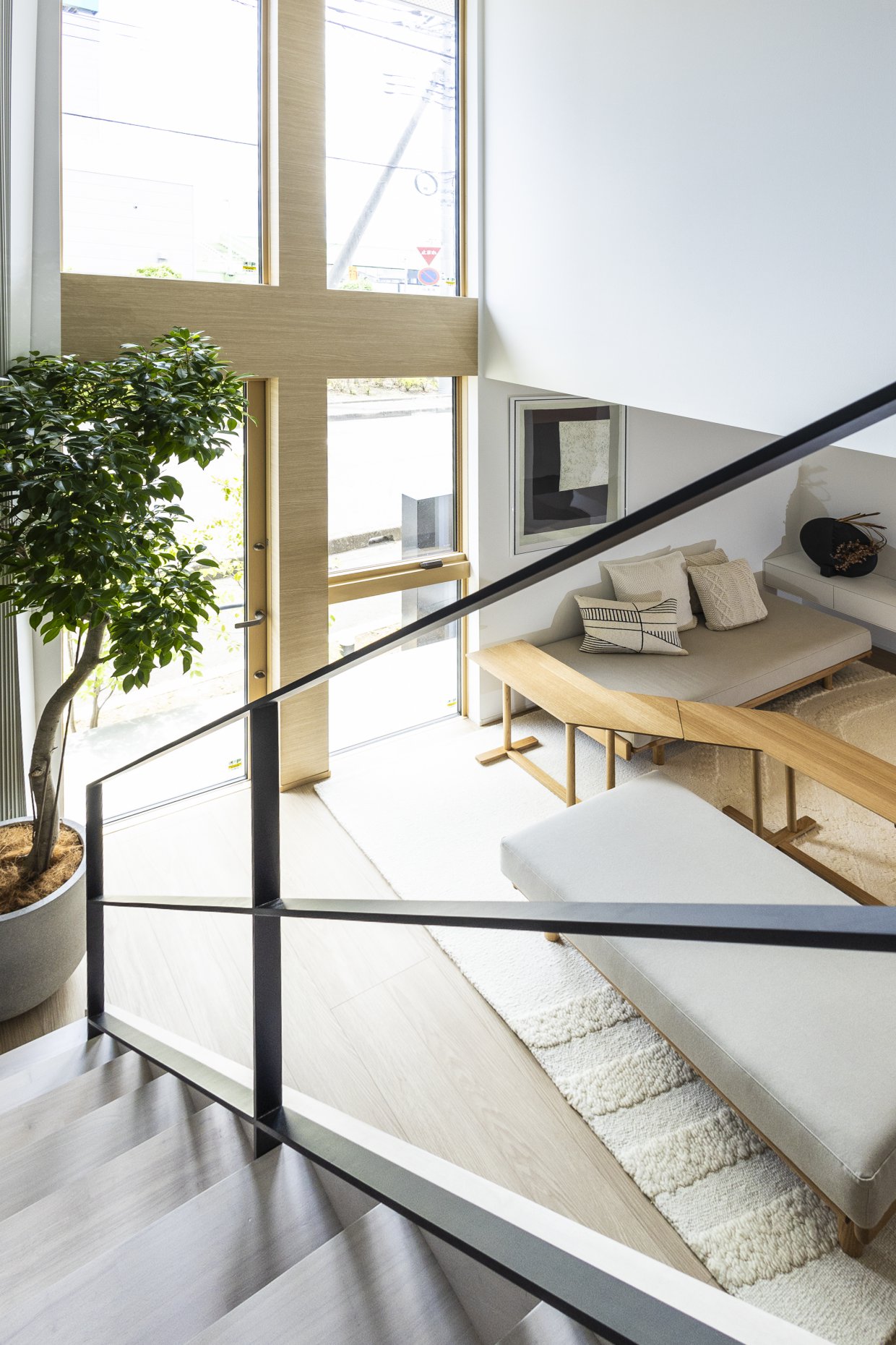 外から差し込む明かりが、家族が集う空間を演出します