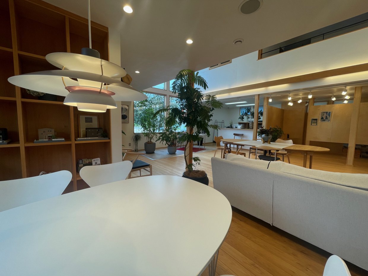 北欧の家具にふれながら、ゆっくりとご相談を頂けます。