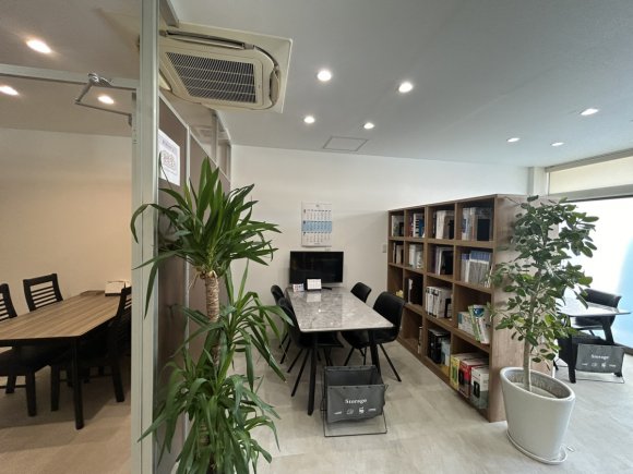 商談スペースは3か所ございますのでお打ち合わせも安心