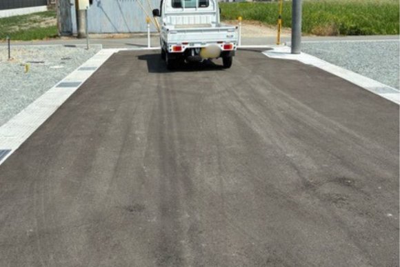 前面道路6m：車の出し入れがスムーズな広々とした前面道路。駐車場も余裕の3台分を確保しています。

利便性の高い立地：スーパーやコンビニが徒歩圏内にあり、日々の買い物が大変便利です。忙しい毎日をサポートする、良好な住環境が魅力です。

※写真はイメージです。