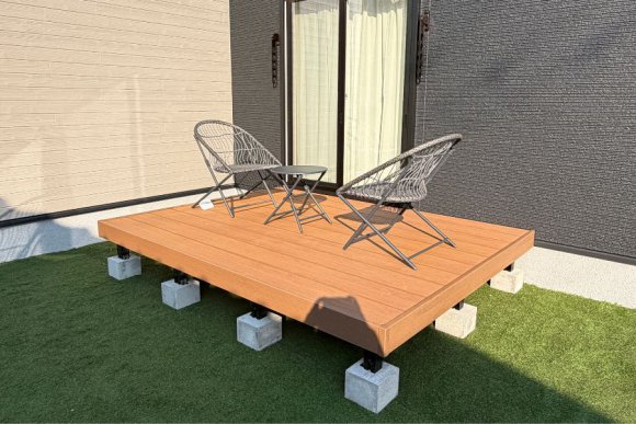 〇暮らしの幅が広がるアウトドアリビング

室内と外がゆるやかにつながるアウトドアリビングは、週末のBBQやティータイムに最適。
おうちに居ながらキャンプ気分を味わったり、青空の下で読書を楽しんだりと活用法は無限大。

