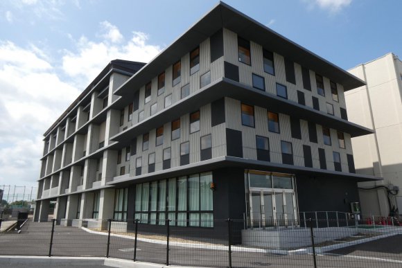 【文教エリア】社学園小学校・中学校まで約1000m

お子様の通学も安心の距離感。小中一貫教育の「社学園」が通学圏内で、子育て世代にも適した落ち着いた住環境ですます。