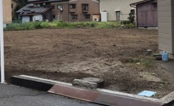 【解体更地渡し】スムーズな建築スタートをサポート

現在は上物がありますが、解体して更地の状態でのお引き渡しが可能です 。理想の家づくりをスムーズに始められます。

※写真はイメージです。