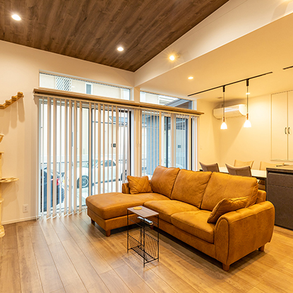 猫と暮らす開放的な平屋