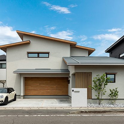 現代民家 木の温もりと涼しげの家