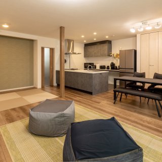 切妻屋根のカジュアルモダンハウス