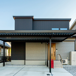 ガルバが映える子育てカフェのような家