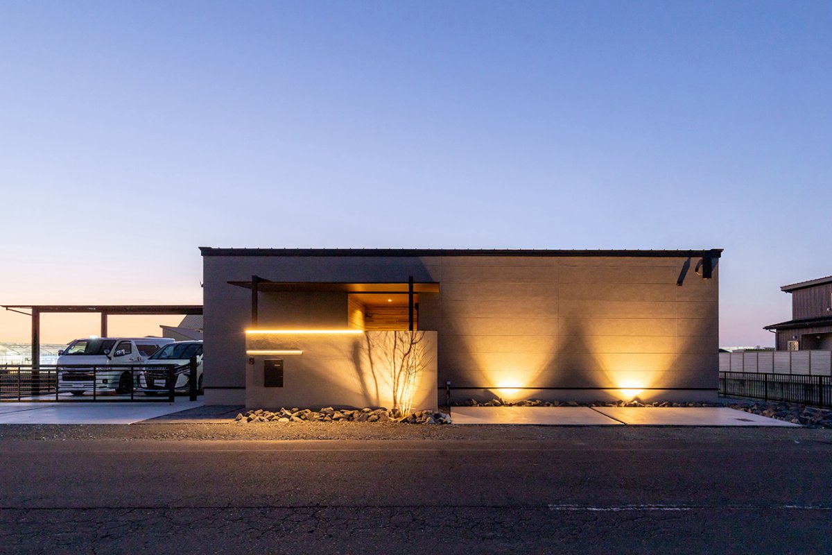 プライベートな中庭空間を愉しむコの字型平屋