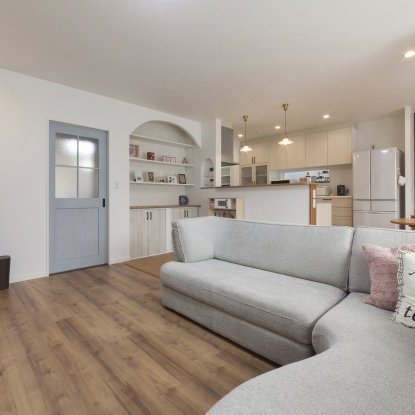 アーチ壁が可愛いらしい家