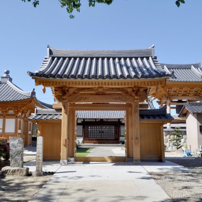 納骨堂、鐘楼、山門