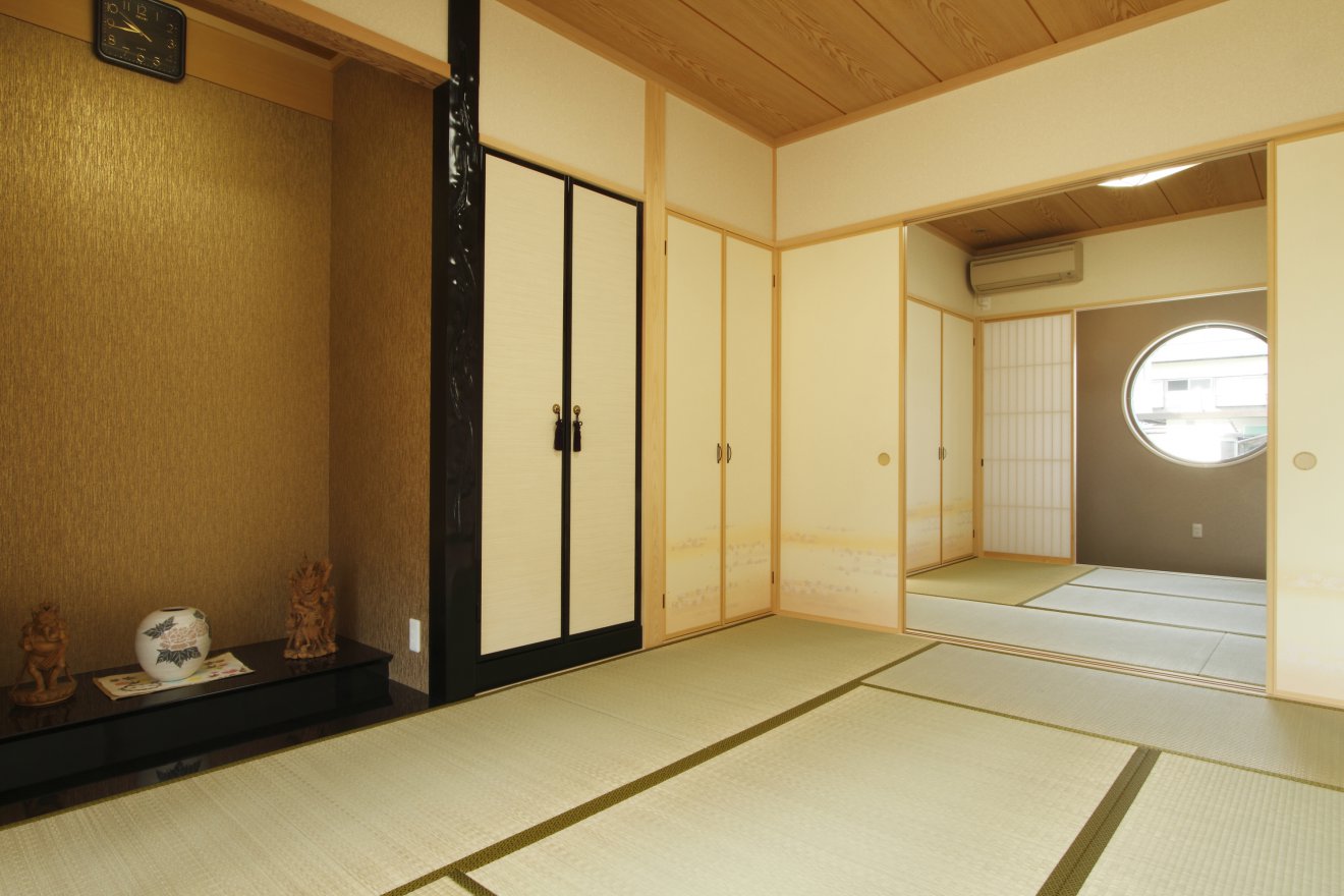 洒落た丸窓と土間続きの和室 施工事例 愛知 名古屋の注文住宅なら三昭堂 洒落た丸窓と土間続きの和室 施工事例 愛知 名古屋の注文住宅なら三昭堂