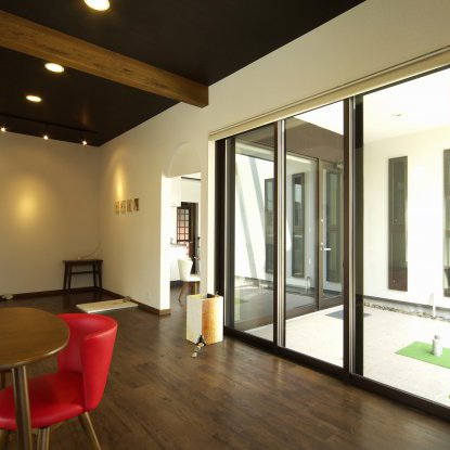 モダンアートが活きるギャラリーハウス