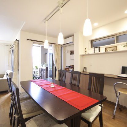 リビングを広く魅せるインナーバルコニー