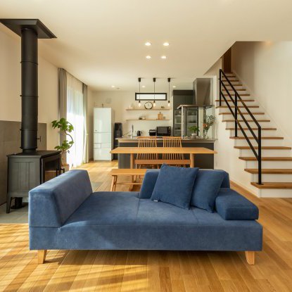 薪ストーブを楽しむ家