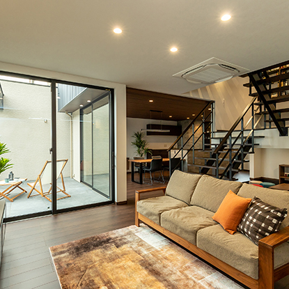 スキップフロアの家（江南展示場）