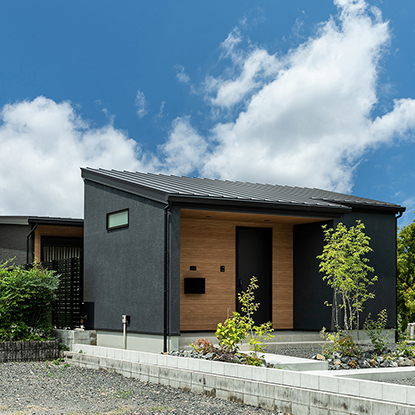 LDKの中心に中庭を配した平屋住宅