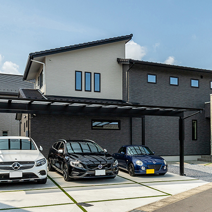 中庭を囲んだ広がりある家