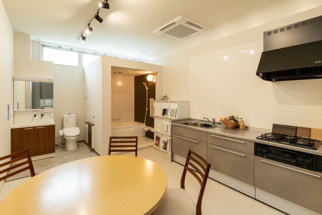 間取りとデザインをパッケージ化したスマートな価格の規格住宅「ミニマルスマート」。設備の使い勝手を体感できます。