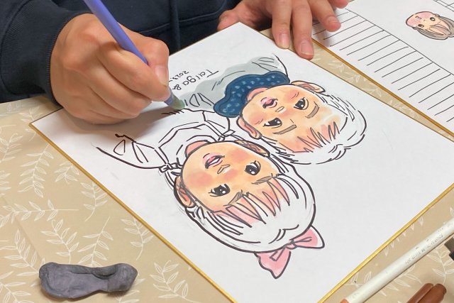 似顔絵コーナー、クリスマスリースづくりなど季節のイベントも実施しています。