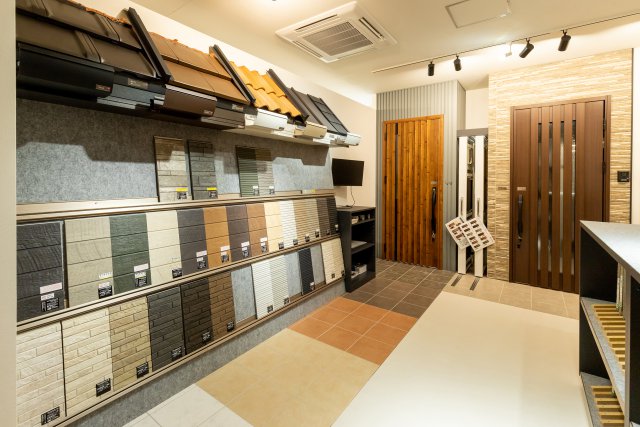 外観にまつわるアイテムを揃えました。サンプルを実際手にしながら質感や色合いを見ることができます。