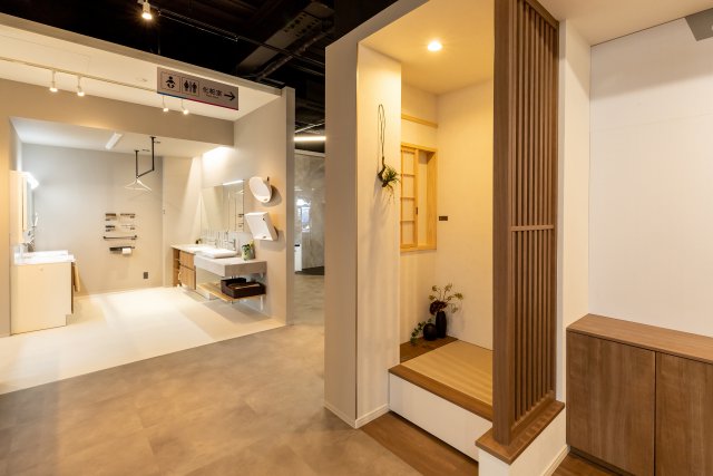 メーカー洗面台やオリジナルの制作洗面台など、多種なアイテムをチェックできる洗面・ランドリーブース。