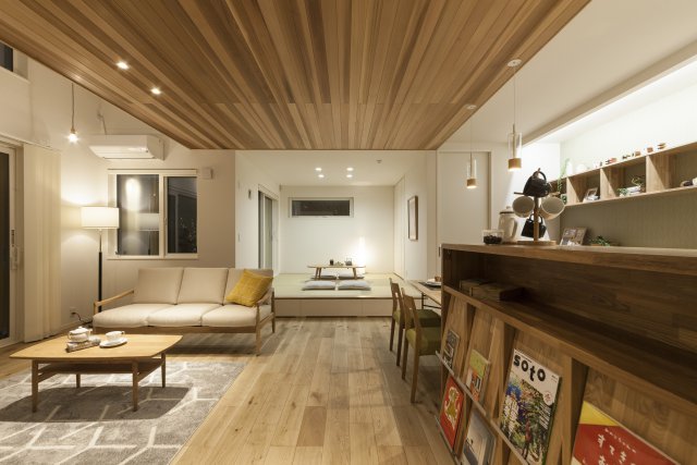 LDKの一角に畳コーナーを設けました。
キッチンから見渡すことができるため、小さなお子様のお昼寝場所としても最適な空間です。