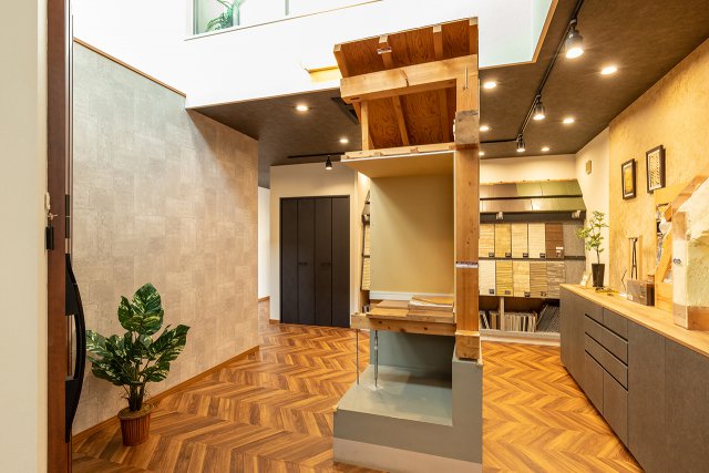 構造や外壁のサンプルを確認することができます。