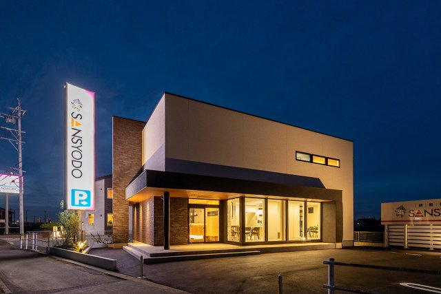 ショールームには三昭堂の標準仕様が全て展示してあります。実際の使い勝手を是非ご体感ください。