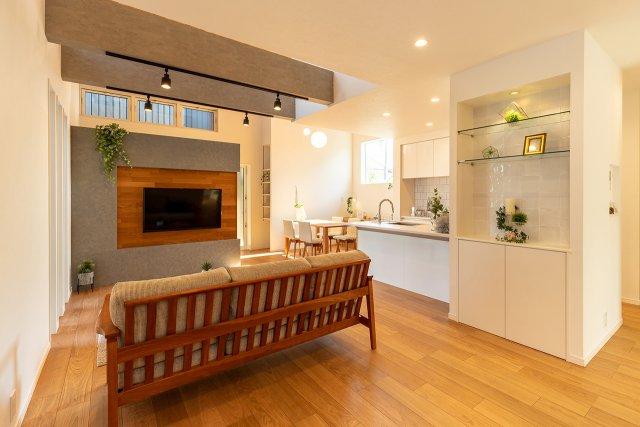 子世帯LDKはお洒落な勾配天井や家族の気配を感じられるテレワーク空間などを採り入れ、時代に合った住まい方も提案しています。