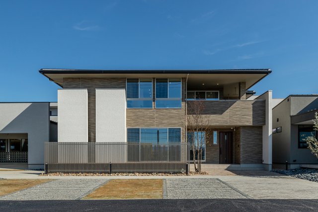 玄関のみ共有、キッチンや浴室は独立しているタイプの二世帯住宅。