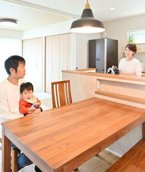 優しい色合いの木目をたっぷり使用した 家族の暮らしに寄り添う家