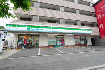 ファミリーマート新山下店