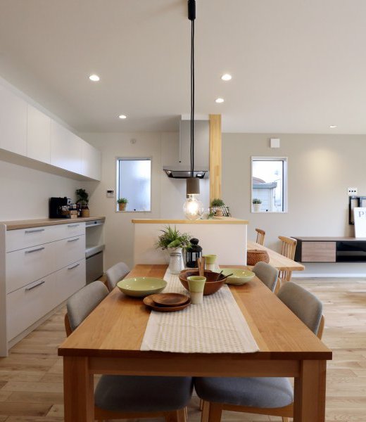 広々LDKとビルトインガレージが特徴的な住まい