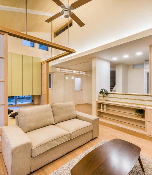 小上がりのあるLDKが目を引く和モダンのお家