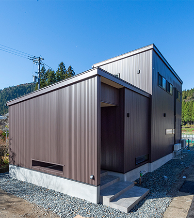 折り上げ天井×梁がオシャレなカフェスタイル