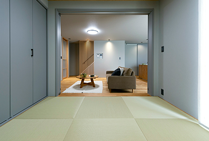 格子が映えるジャパンディハウス