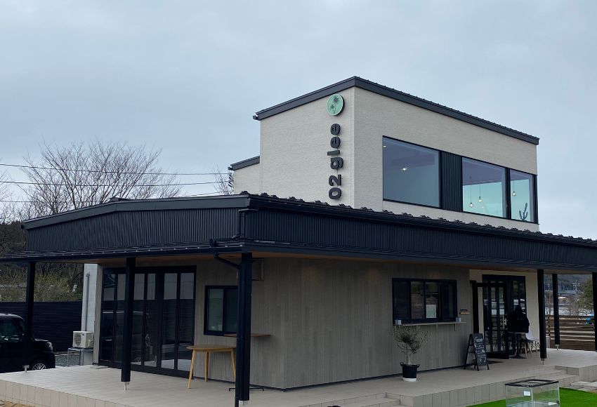 開放感×梁見せデザインが魅力のナチュラルカフェ