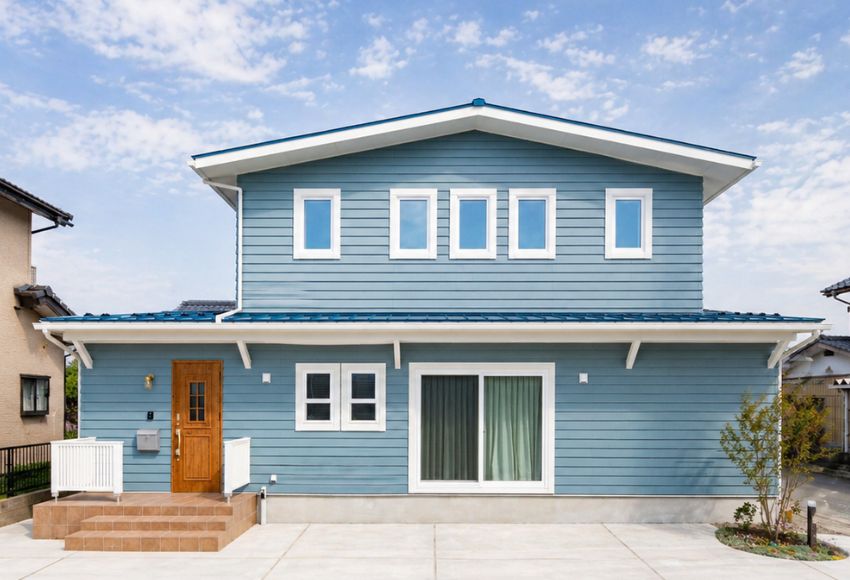 吹き抜けで開放的なカリフォルニアスタイルハウス