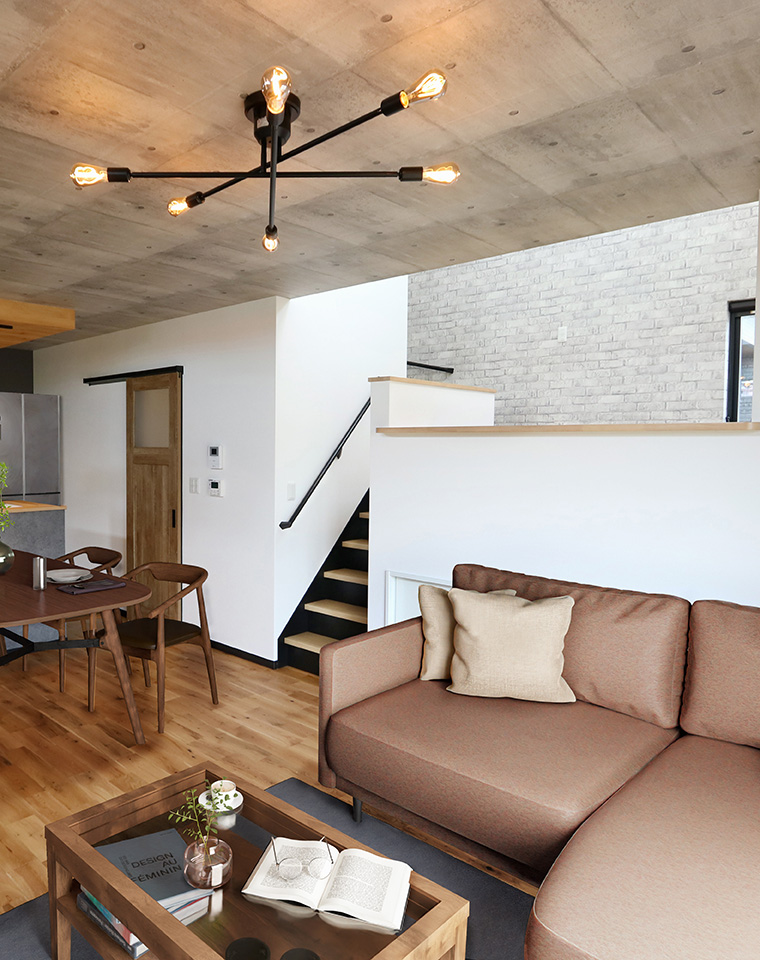 お気に入りの場所が見つかる中2階スタイリッシュハウス