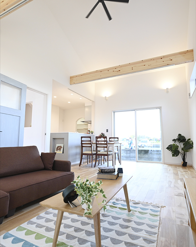 勾配天井が織りなす南欧風のお家