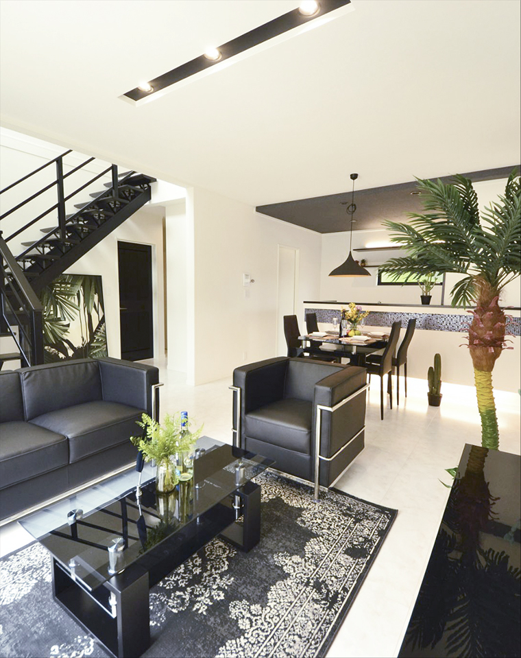 黒と白のコントラストが素敵なモダンハウス