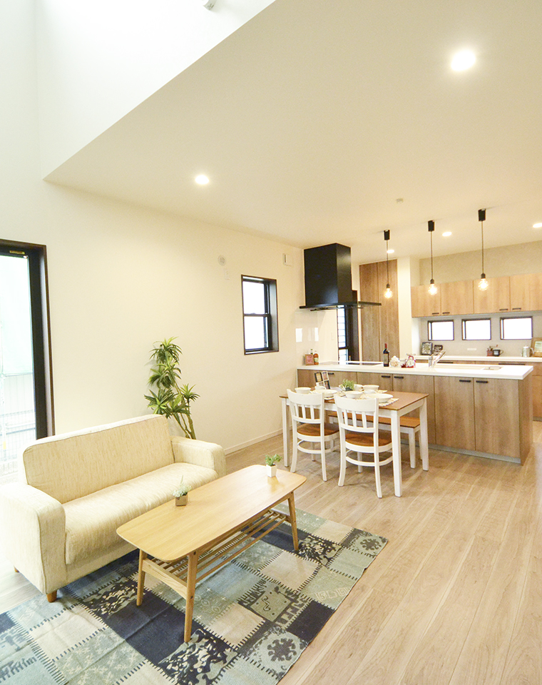 モザイクタイルや無垢の使い方が素敵なカフェ風の住宅お家